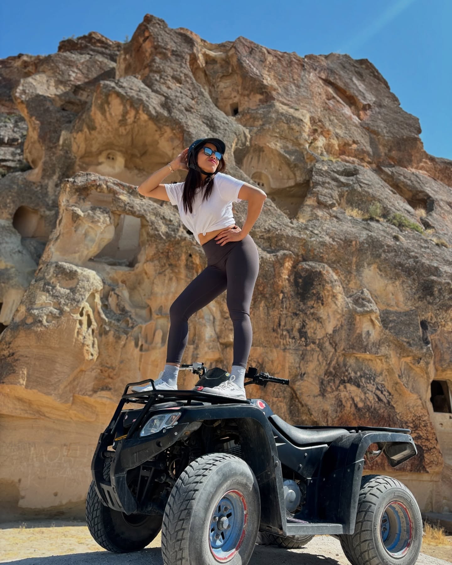 Kapadokya’nın büyülü vadilerinde ve peri bacaları arasında adrenalin dolu bir yolculuk için Kapadokya ATV turu ideal bir seçimdir. Göreme ATV tour, Sunset ATV tour ve Kapadokya özel ATV turu seçenekleriyle her seviyeden katılımcıya uygun rotalar sunuyoruz. Tur boyunca gizli yürüyüş yolları, taş evler ve doğa manzaraları keşfedilirken, fotoğrafçılar için eşsiz kareler yakalanabilir. Kapadokya ATV safari, hem doğa hem de macera tutkunları için unutulmaz bir deneyim sağlar. Rezervasyon için WhatsApp: +90 541 596 93 74 veya www.cappadociaatvtour.com üzerinden hemen yerinizi ayırtabilirsiniz